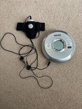 Philips EXP2581 Portable Touchscreen CD/MP3 Player With headphones And Arm Band